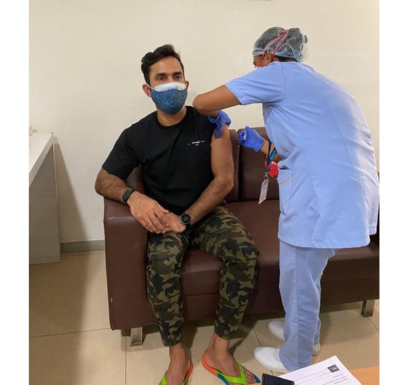 Chris Lynn Tries To Troll Dinesh Karthik Over His Vaccination Post, DK Gives A Hilarious Reply - RVCJ Media