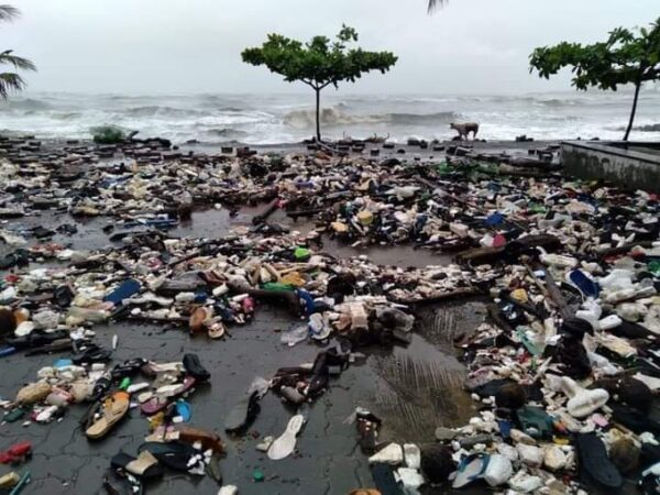 Cyclone Tauktae Fills Mumbai Beach With Lots Of Trash, Twitter Says It’s Return Gift From Nature RVCJ Media