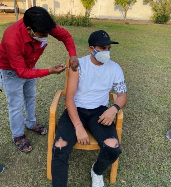 Truth Behind Kuldeep Yadav’s Controversial Photo Of Taking Vaccine Is Finally Revealed - RVCJ Media