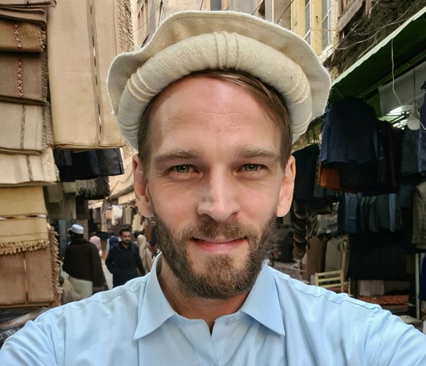 “Oye Chup,” YouTuber Karl Rock Roasts Pakistani Man Who Asks Him To Troll India Over Tea - RVCJ Media