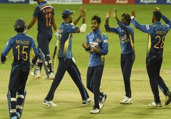 Mickey Arthur Wants Sri Lankan Cricketers To Stay Away From Social Media For This Reason RVCJ Media