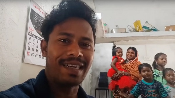 Labourer Turned YouTuber Due To No Income In Lockdown, Earned Rs 5 Lakhs In 6 Months - RVCJ Media