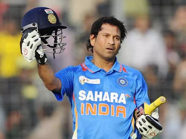 Twitter Erupts With Jokes As Rohit’s Childhood Coach Backs Virat To Break Sachin’s Record - RVCJ Media