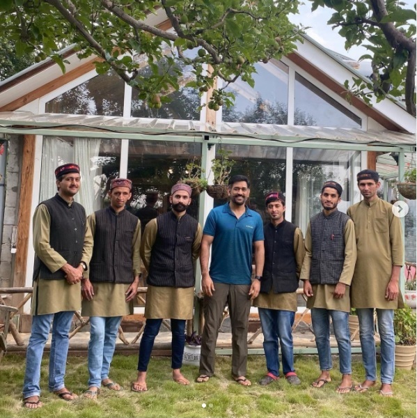Dhoni Fulfills Fan’s Dream & 13 Years Old Wish While Vacationing In Himachal Pradesh - RVCJ Media