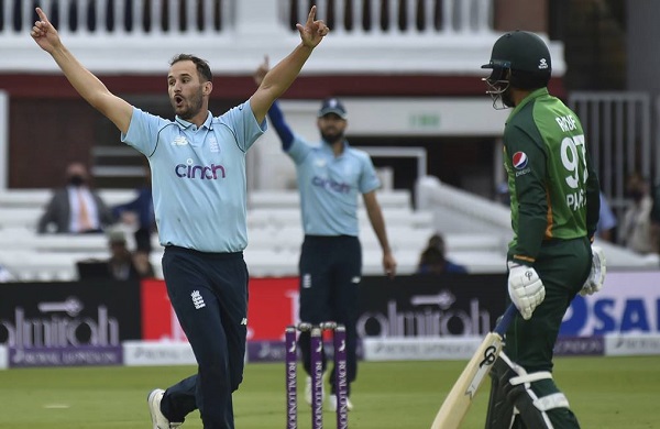 Shoaib Akhtar Lashes Out At Pakistan Team & Management After Whitewash Against England - RVCJ Media