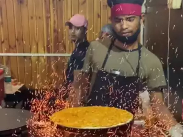 This Indore Restaurant Is Selling Fire Dosa With Lots Of Cheese & Veggies, Foodies React - RVCJ Media