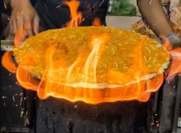 This Indore Restaurant Is Selling Fire Dosa With Lots Of Cheese & Veggies, Foodies React - RVCJ Media