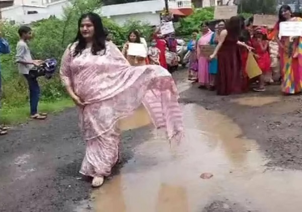 Bhopal Women Catwalk On Potholed Roads To Seek Government’s Attention, See The Video - RVCJ Media