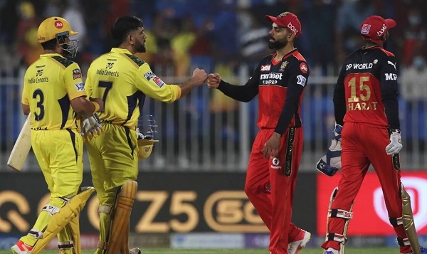 Virat Kohli & Dhoni’s Bromance During CSKvsRCB Takes Twitter By Storm, Fans Can’t Stop Talking - RVCJ Media