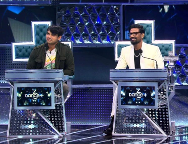 Shakti Mohan Asks Neeraj Chopra To Hold Her Hand & Propose Her, He Blushes & Gives A Funny Reply - RVCJ Media
