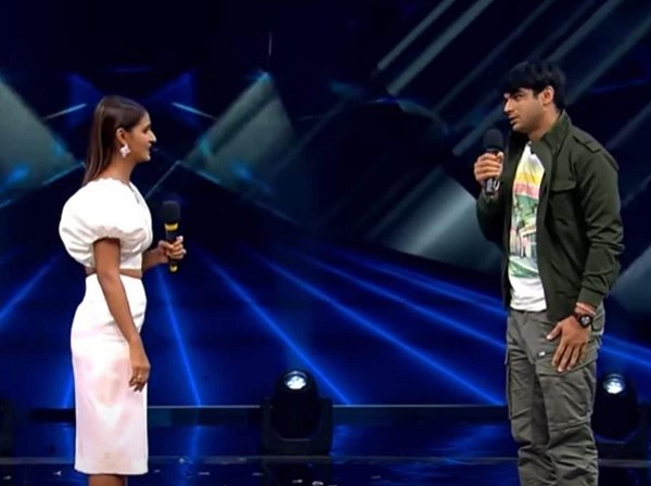 Shakti Mohan Asks Neeraj Chopra To Hold Her Hand & Propose Her, He Blushes & Gives A Funny Reply - RVCJ Media