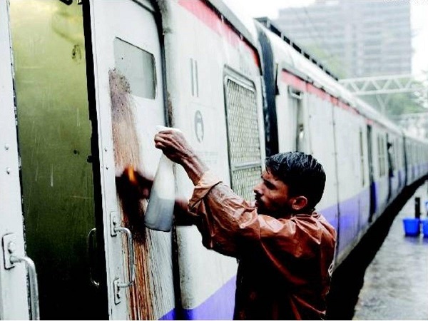 Railways Spends Rs 1,200 Crore To Clean Spitting Stains Yearly, Comes Up With Unique Solution RVCJ Media