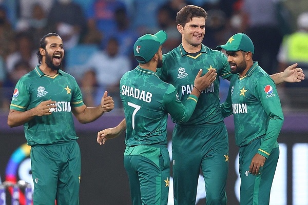 Harbhajan-Mohd. Amir Twitter Batter Turns Ugly As Bhajji Reminds Amir Of Spot-Fixing Scandal - RVCJ Media