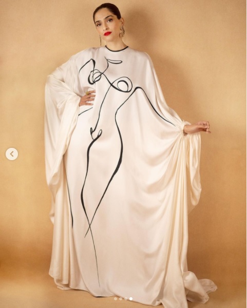 Sonam Kapoor Got Mercilessly Roasted For Her ‘Liquid Silk’ Outfit, People Say “Chadar Odh Liya” RVCJ Media