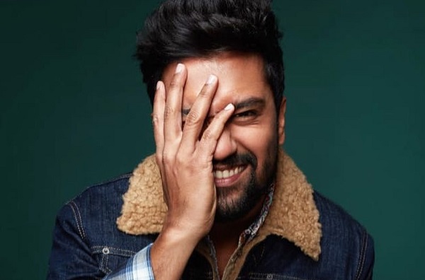 Girl Reveals How She Convinced Her Mom That Vicky Kaushal Is Her Boyfriend, Vicky Reacts - RVCJ Media