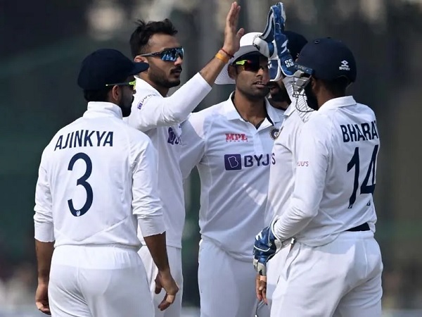 Kanpur Guy Chewing Gutkha During INDvsNZ Test Sets Twitter On Fire With Hilarious Memes - RVCJ Media