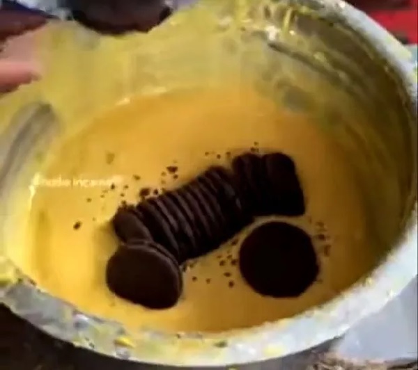 Gujarat Man Makes Oreo Pakodas, Angry Foodies Say “File A Case Against Pakoda Wala” - RVCJ Media