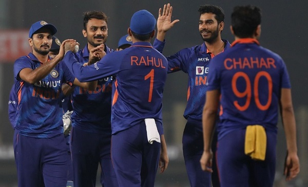 BCCI Shares Video Of Harshal & Axar Patel's Funny Banter Over POTM After India Clean Sweeps NZ - RVCJ Media BCCI Shares Video Of Harshal & Axar Patel's Funny Banter Over POTM After India Clean Sweeps NZ - RVCJ Media
