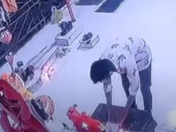 Thief Enters Temple, Prays To God & Runs Away With Donation Box, Arrested Later - RVCJ Media