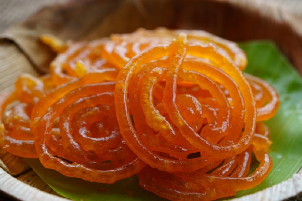 Someone Adds Onion, Dahi, Papdi & Sev In Jalebi & Makes Jalebi Chaat, Foodies React With Memes