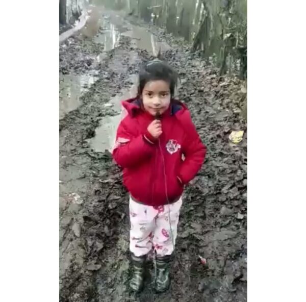 Little Girl Turns Journo & Reports About Pathetic Roads Of Kashmir, Twitter Showers Love - RVCJ Media
