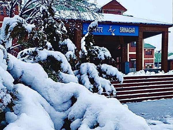 Beautiful Photos Of Snowy Srinagar Takes Twitter To Storm, Even You’ll Be Mesmerized - RVCJ Media