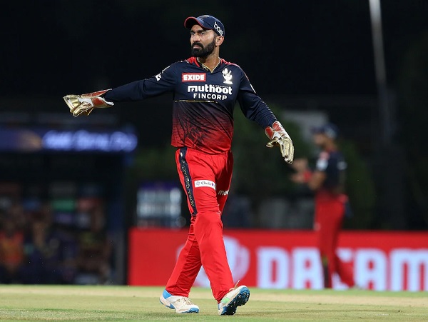 “You’ve Taught Me All This In Commentary Box,” DK Gives A Kickass Reply To Simon Doull - RVCJ Media