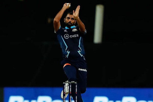“Tu Do Baar Kha Le,” Ravi Shastri Wishes Eid Mubarak To Shami & Siraj With A Hilarious Tweet - RVCJ Media