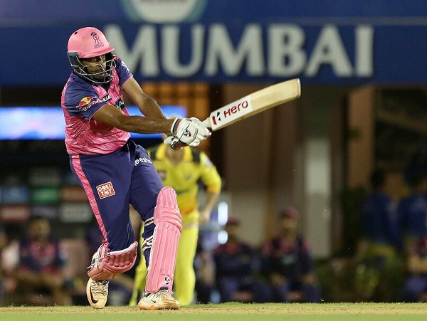 “Ban Him From Commentary,” Twitter Slams Sunil Gavaskar For Unpleasant Remark On Hetmyer’s Wife - RVCJ Media