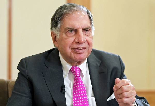 Ratan Tata Arrives At Taj Hotel In A Nano Without Bodyguards, Netizens Laud His Simplicity - RVCJ Media