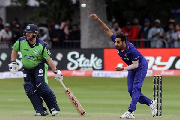 “Shoaib Akhtar, Umran Malik Who?,” Bhuvneshwar’s Fastest Delivery Of 208Kmph Sets Twitter On Fire - RVCJ Media