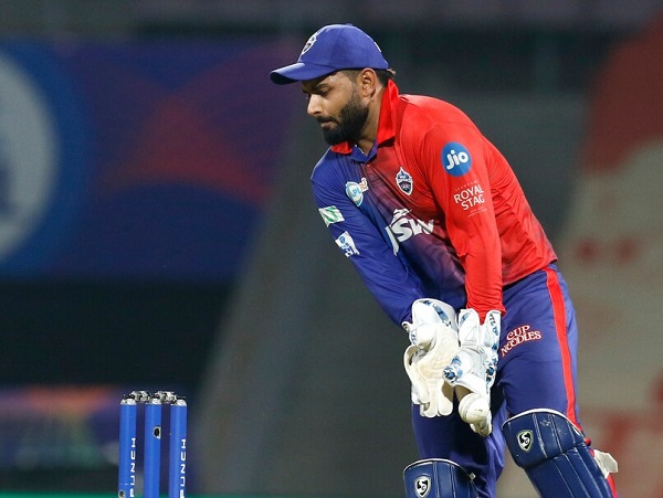 “Koi Roko Isko,” People Troll Rishabh Pant’s ‘Mid Portion’ In Deepak Chahar’s Viral Reception Pic - RVCJ Media