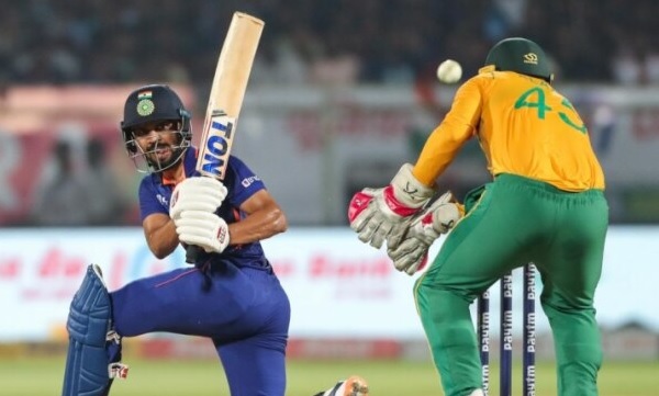 Ruturaj Gaikwad Trolled Chahal When He Asked About His Athleticism In INDvsSA 3rd T20I - RVCJ Media