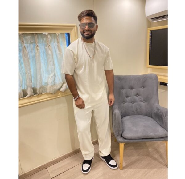 Rishabh Pant Turns Munna Bhaiya Of Mirzapur, Real Munna Bhaiya Aka Divyenndu Sharma Reacts - RVCJ Media
