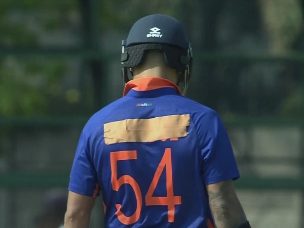 “Gabbar Be Like- Ye Jersey Mujhe De De Thakur,” Fans React As Dhawan Wears Shardul’s Jersey - RVCJ Media
