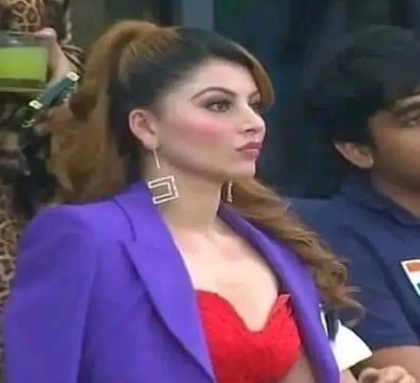 Urvashi Rautela’s Presence In INDvsPAK When Rishabh Pant Wasn’t Playing Sparks Meme Fest - RVCJ Media