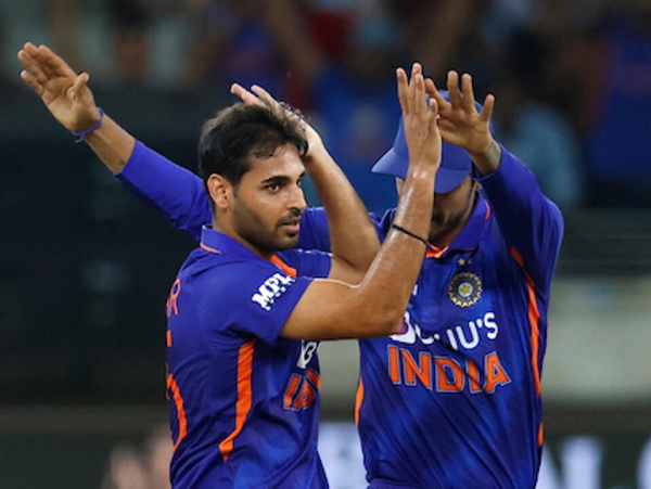 Bhuvneshwar Kumar’s Reaction To Fans’ Request Leaves SKY & Others Surprised, Video Goes Viral RVCJ Media