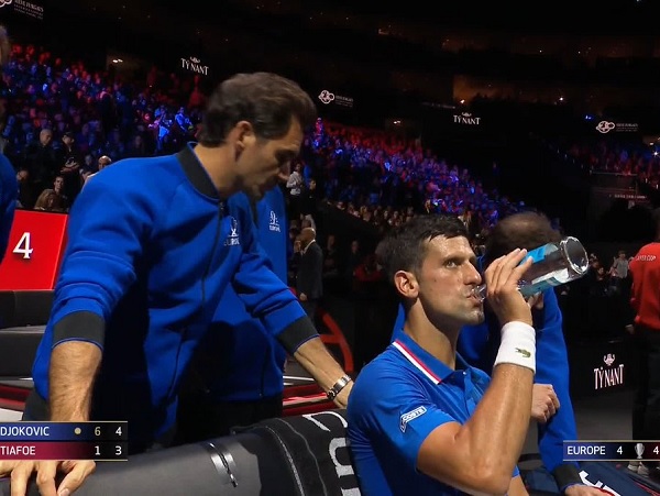 Roger Federer Turns Water Boy Ex-Rival Novak Djokovic, Twitter Showers Praises - RVCJ Media