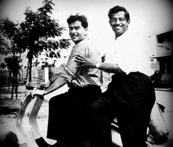 Hrishikesh Mukherjee Revealed Anand Was Based On Real Life Story Of This Iconic Actor - RVCJ Media