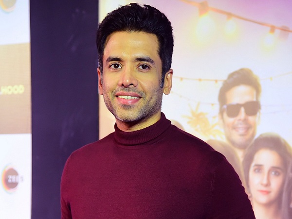 Tusshar Kapoor Revealed He Had To Wait For This Many Hours For Kareena For Debut Movie - RVCJ Media