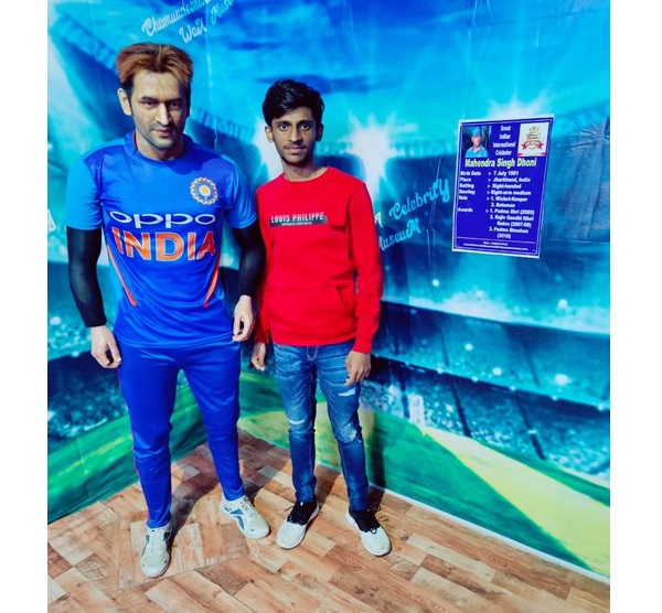 “Kisne Banaya Ye Mujassima?” MS Dhoni’s Wax Statue In Mysore Leaves Twitter In Splits - RVCJ Media