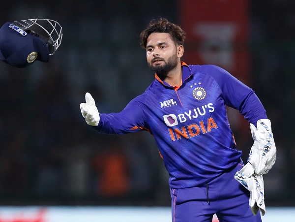 Rishabh Pant Met With An Accident, Broke Windscreen To Timely Escape Burning Car RVCJ Media