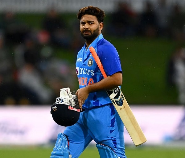 Rishabh Pant Met With An Accident, Broke Windscreen To Timely Escape Burning Car RVCJ Media