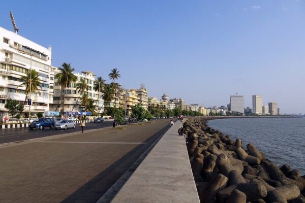 “Mumbai People Enjoying Summer In Winter,” Twitter Floods With Winter Jokes For Mumbaikars - RVCJ Media