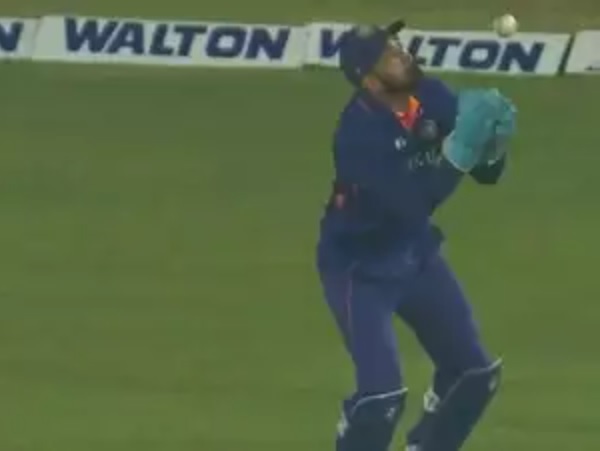 “Is This A Joke?,” Rahul Dravid Slammed For Giving Keeping To KL Rahul Despite Repeated Failure - RVCJ Media