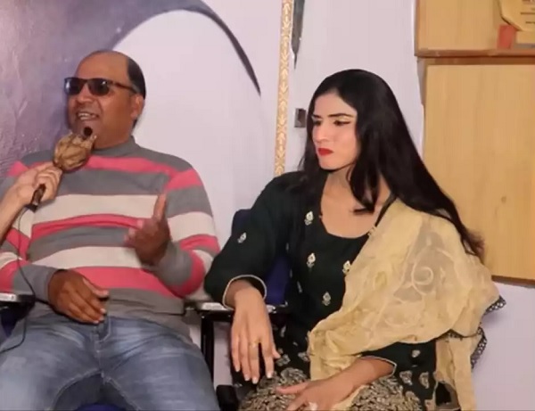 24-Yr Woman Fell In Love With 50-Yr Bus Driver & Married Him Coz She Liked His Driving - RVCJ Media