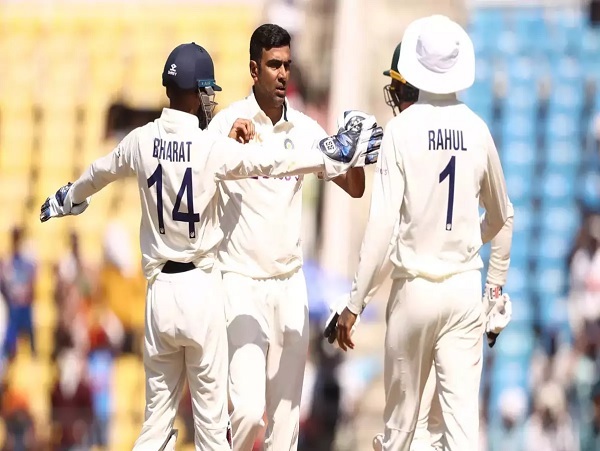 Indians Trolled Aussie Media As Pat Cummins Accepted That Nagpur Pitch Was Not Unplayable - RVCJ Media