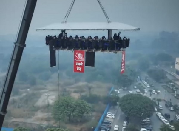 Aaj Tak Hangs Panelists & Anchors 160Ft Above Ground To Discuss Budget, Twitter Goes WTF RVCJ Media