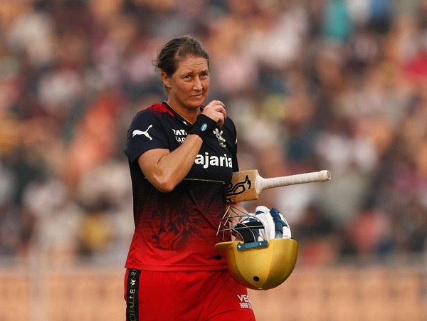 “Bhaang Influence,” Fans Hilariously React To Kate Cross’ Unusual Reply To Heather Knight’s Tweet RVCJ Media