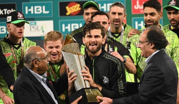 'औकात मे रहो पाकिस्तानियो': पाकिस्तानी पत्रकाराने PSLची IPLशी तुलना केल्याने भारतीय क्रिकेट चाहते संतापले